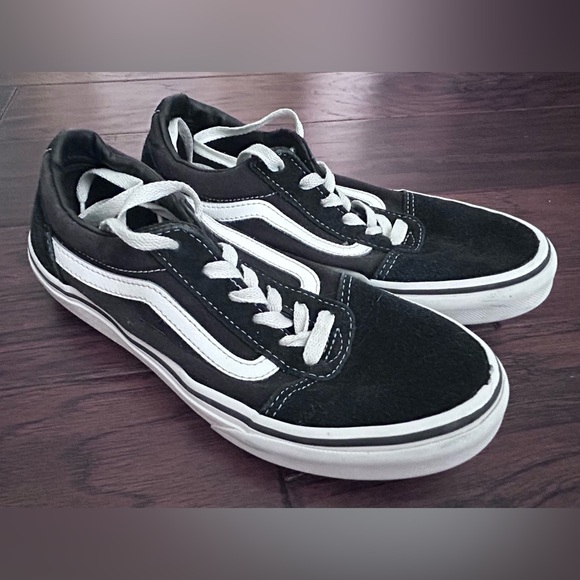 Vans Other - Low top Vans size 4